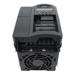 Siemens Micromaster 440 / 2,2KW / 200-240V / 10,5A / 650Hz - 6SE6440-2UC22-2BA1